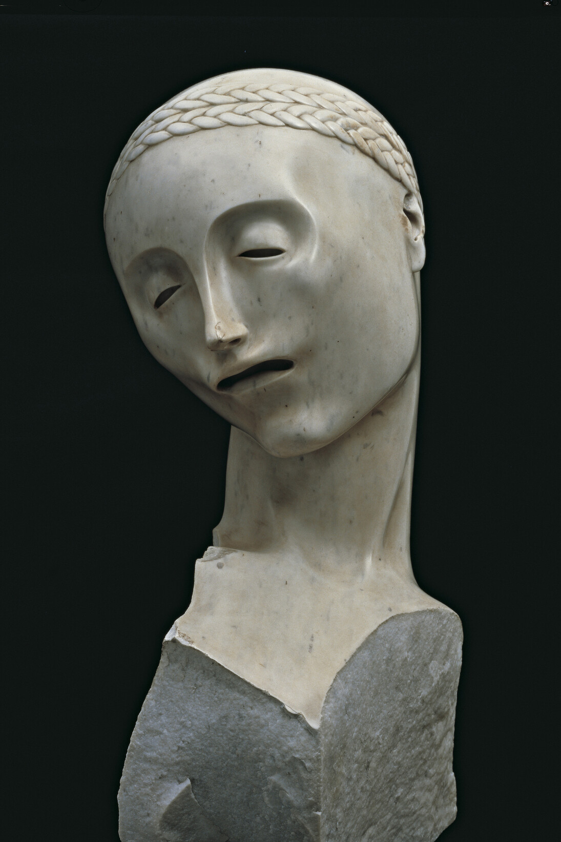 Adolfo Wildt, La mère, fragment du groupe La Famille (La Madre), 1922, Marbre, 61 x 24 x 35 cm, Collezione Franco Maria Ricci, Fontanellato (Parma) © Archivo Franco Maria Ricci