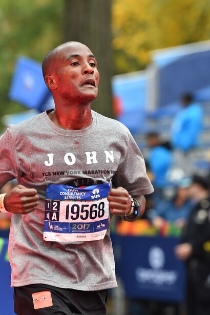 John Metui running through the route at the 2017 TCS New York City Marathon