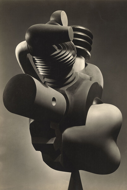 Isamu Noguchi, 1000 Horsepower Heart, c. 1938, Plaster, paint. Photo by F.S. Lincoln