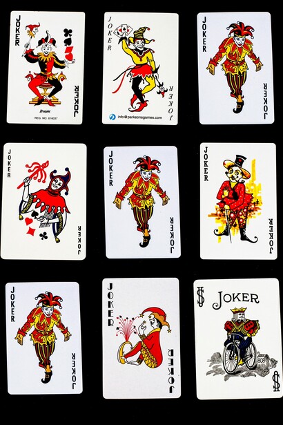 Pur creando caos e disordine, i trickster aprono la strada a nuove possibilità, diventando simboli di cambiamento e rinnovamento