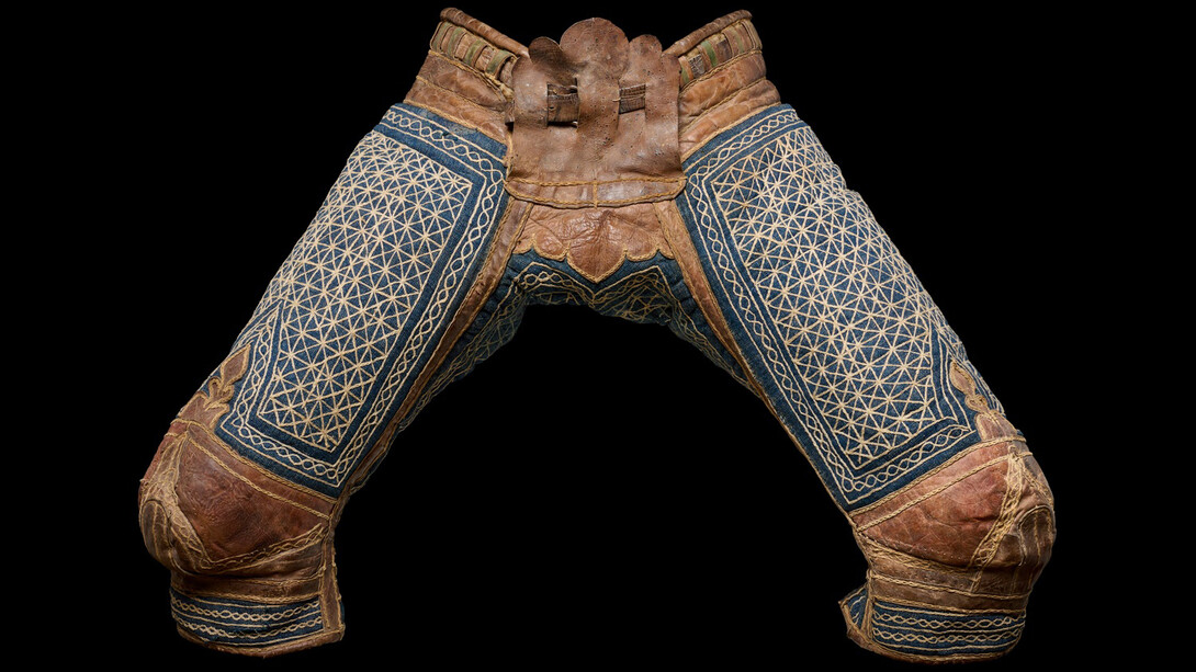 Wer hat die hosen an? Ausstellungsstück. Mit freundlicher genehmigung des Weltmuseum Wien