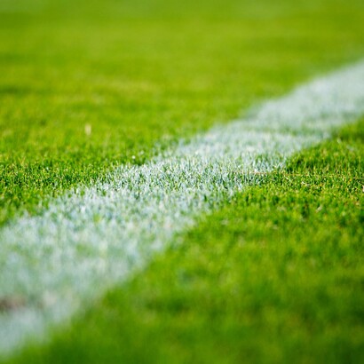 A questo si aggiunge un ritardo infrastrutturale evidente, con stadi poco moderni che limitano ricavi e crescita internazionale