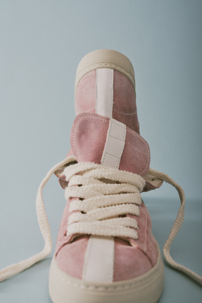 Sneaker by TheVerticaLine in 100% pelle scamosciata