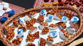 Using stones to build bridges - the Israeli and Macedonian flags, Photo: Carrie Hart