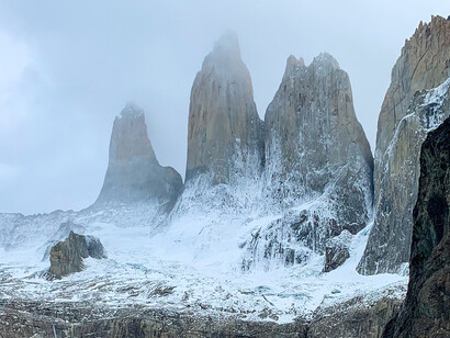 Torres del Paine, laguna y cielo, Patagonia, Chile