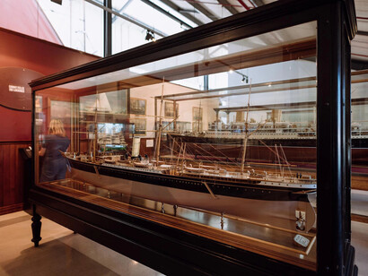 Kiwis and the coast, exhibition view. Courtesy of New Zealand Maritime Museum