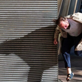 Valerie Schmidt, Bild aus der Serie „Claus stolpert“, 2018. Mit freundlicher genehmigung der Staatsgalerie Stuttgart