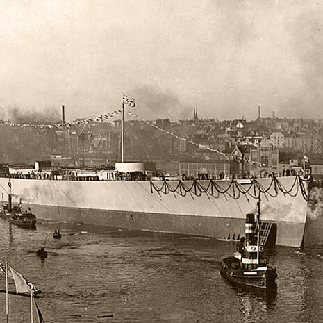 Botadura del acorazado Bismarck, uno de los buques de guerra más famosos de la Segunda Guerra Mundial, en Blohm + Voss el 14 de febrero de 1939