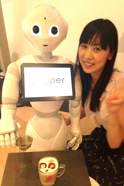 Tomomi and Pepper © Tomomi Ota