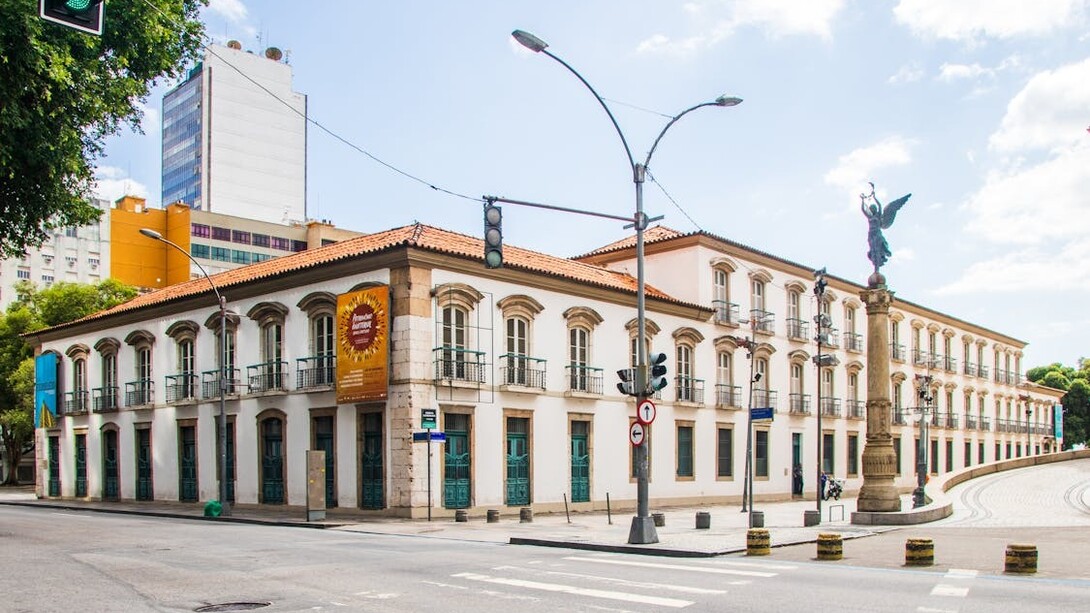 Mes de agosto, una ciudad vacía y me invade un sentimiento de soledad como si yo fuese la única persona en un radio de kilómetros