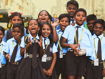 Les enfants d’Haïti : bien que plongés dans la pauvreté, leur détermination à s’éduquer et à bâtir un avenir meilleur reflète l’énergie et l’espoir du peuple haïtien