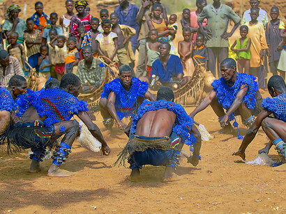 Burkina Faso – Spettacolo di danze in un villaggio della Regione di Houndé, foto Sergio Pessolano