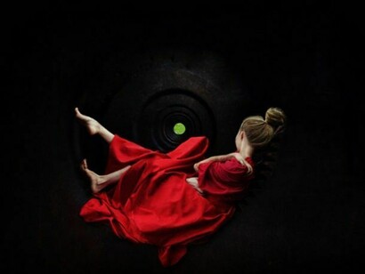 Kylli Sparre, Abito rosso
