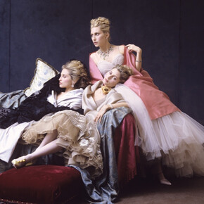 Pia Getty, la principessa Alexandra von Furstenberg e la principessa Marie‐Chantal di Grecia fotografate nel 1995 circa da David Seidner