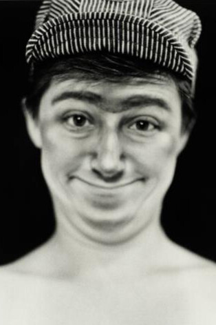 Untitled Film Stills, Cindy Sherman, 1975. No se actúa para engañar, sino para pertenecer: la máscara es la condición de la aceptación