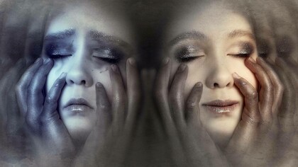 The same girl experiences at one point sadness and the other happiness 