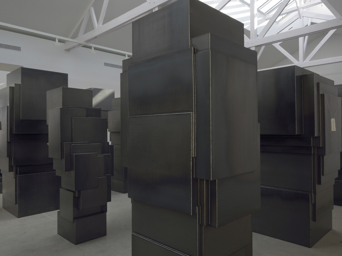 Antony Gormley, Expansion Field, 2014, 4 mm acier Corten, 60 éléments ; dimensions variables © Antony Gormley, Courtesy Galerie Thaddaeus Ropac Paris/Salzburg, Photo : Dominique Uldry