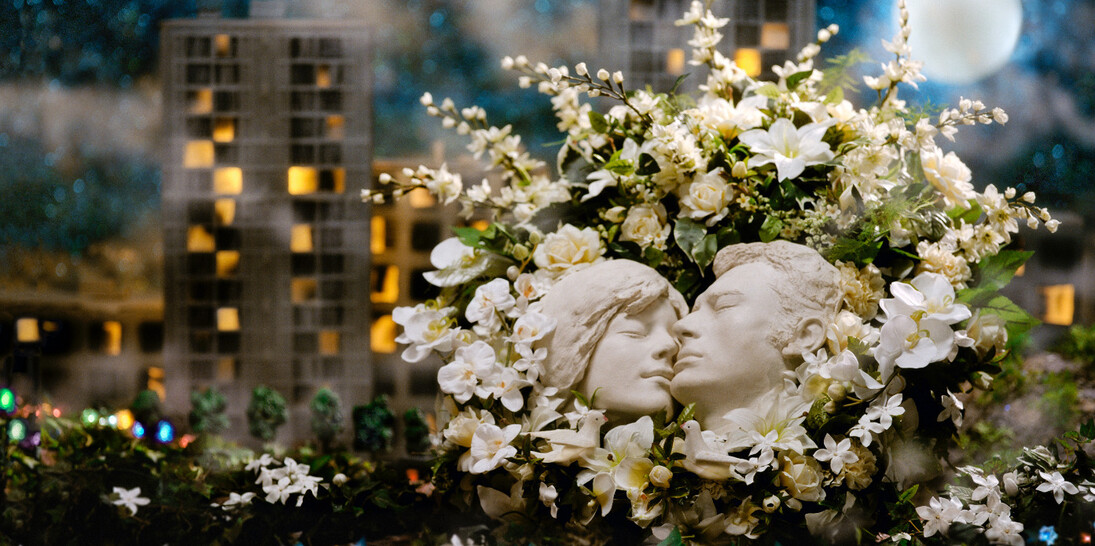 Pierre et Gilles, Amour défunt, 2007. Photographie peinte, pièce unique, tirage pigment sur toile, 89 x 130 cm © Pierre et Gilles