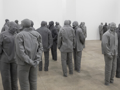 Juan Muñoz, Many Times, 1999, Polyester resin, Each figure approx..: 63 x 15-3/4 x 15-3/4 in. / 160 x 40 x 40 cm