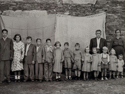 Las familias ya no numerosas, sino con dos hijos se están convirtiendo en especímenes asombrosos en buena parte del mundo occidental