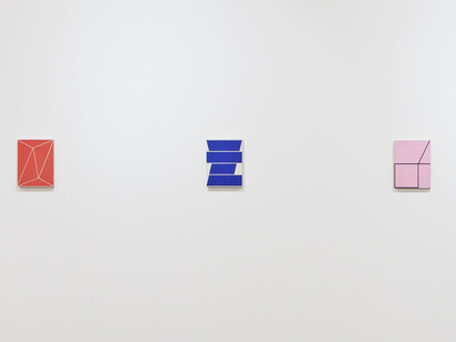 Alain Biltereyst, Magenta, vue de l'exposition. Avec l'aimable autorisation de Xippas