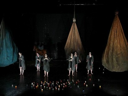 OA – Cinque atti teatrali sull'opera d'arte, Terzo atto/Il Canto. Opera di Jannis Kounellis, foto di Carlo Cantini