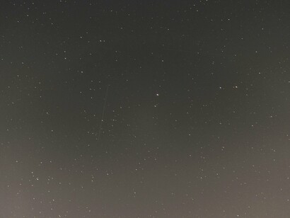 Os canais de notícias estariam divididos entre teorias de conspiração, acusações mútuas e debates entre especialistas em ovnilogia. O Twitter (perdão, X) explodiria com hashtags como #AliensWelcome e #FakeInvasion. Alguns diriam que foi Trump ou Putin. Outros culpariam os chineses