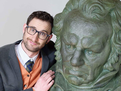 Gala de los Goya 2015. Dani Rovira con la estatua de Goya