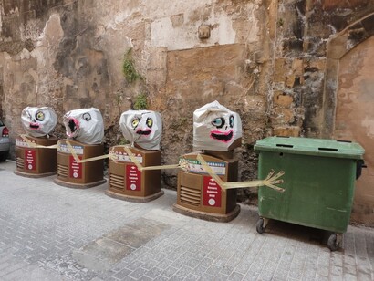 Francisco de Pájaro. Trash bin artwork
