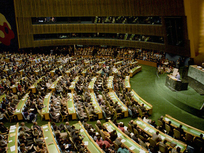 Mikhaïl Gorbatchev s'adressant à la session de l'Assemblée générale des Nations Unies, le 8 décembre 1988