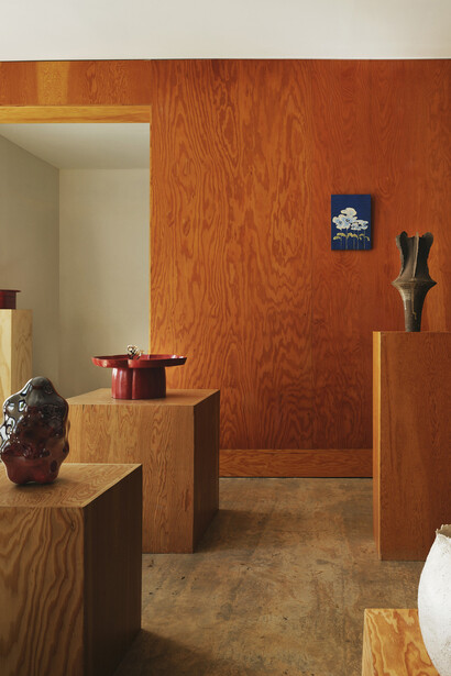 Various artists, Materiality in progress, exhibition view. Courtesy of Nina Johnson. Photography by Adrian Gaut