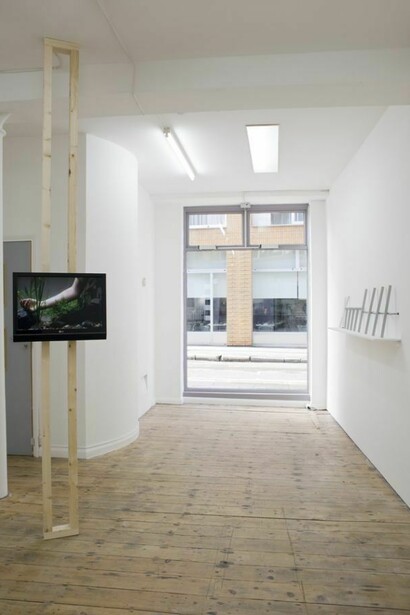 Leah Capaldi, Surveillance, 2014, Chorus' Installation & Stéphanie Saadé, Strange Parts, 2014