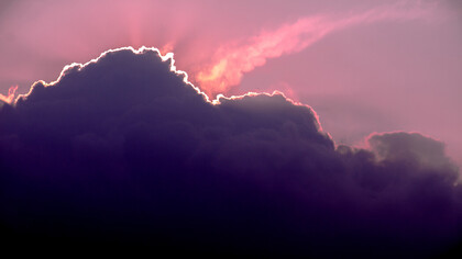 Cielo eléctrico atardeciendo sobre Bogotá, Colombia