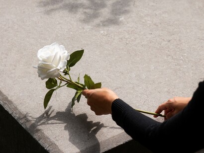 Per chi resta, la morte improvvisa è un vuoto che amplifica il valore delle parole non dette e degli abbracci mancati