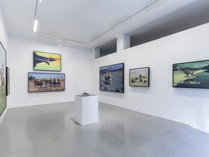 Francesc Torres, Aleluya del anarcocapitalismo para adolescentes, vista de exhibición. Cortesía de T20