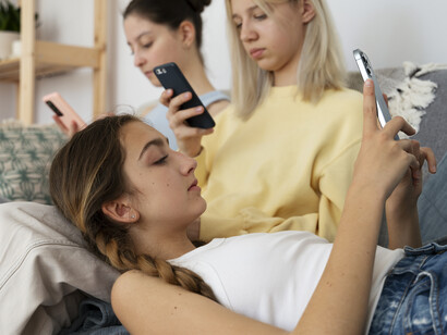 La necesidad de entender el origen de la maldad en los comentarios revela una búsqueda más profunda de sentido ante tanta hostilidad digital