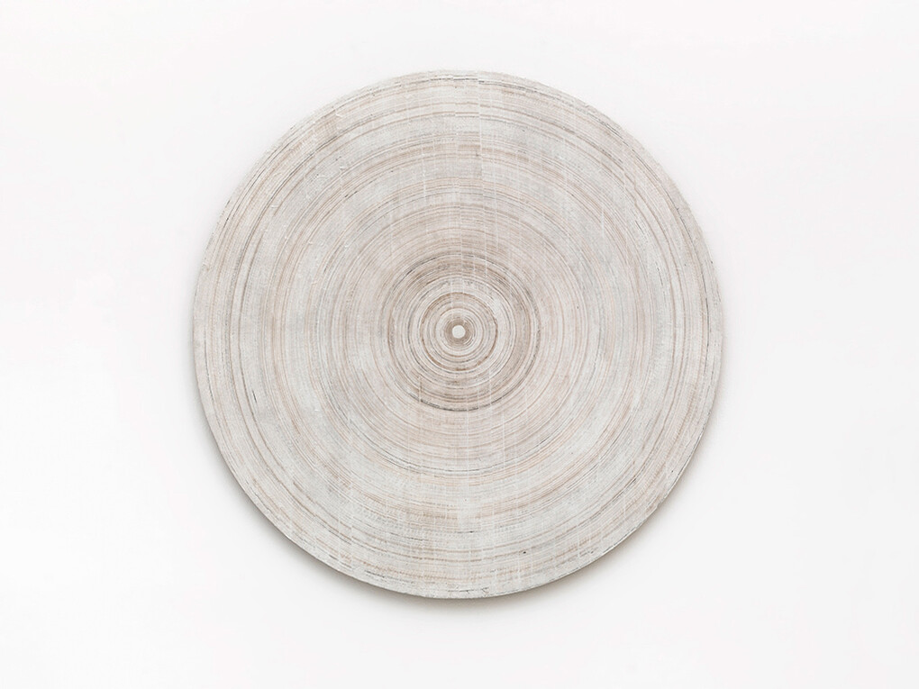 Gregor Hildebrandt, Elliptische Schatten Platte (in den orphischen Schatten), 2015, cassette tape coating and adhesive tape on canvas on wood, Ø 92 cm