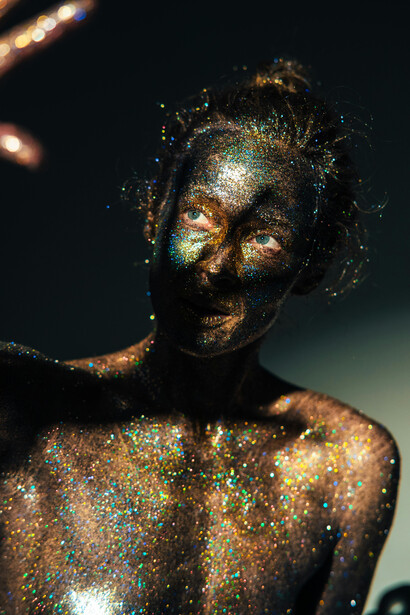 Participar de exposições de arte naturistas pode ser uma experiência transformadora, permitindo que os visitantes explorem questões profundas relacionadas ao corpo humano, à arte e à sociedade de maneira inovadora e sem julgamentos