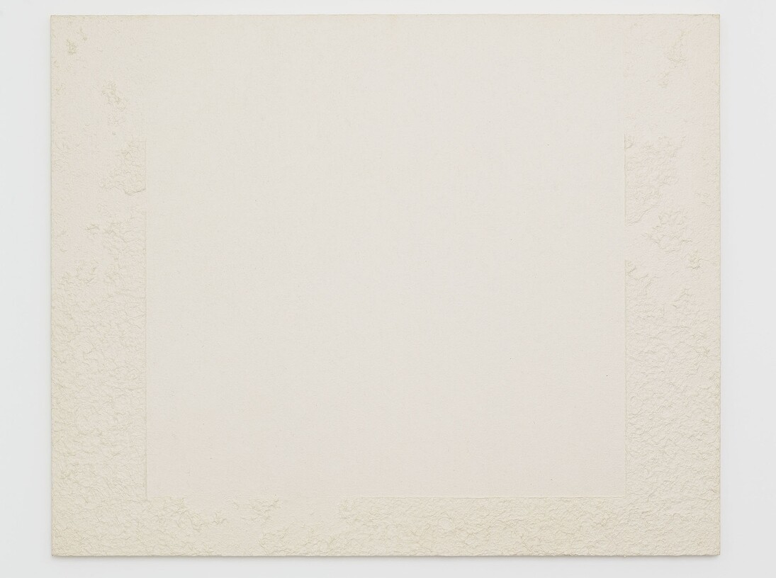 Chung Chang-Sup, “Meditation 21708” 2001. Fibre de mûrier sur toile, Tak fiber on canvas, 181,8 x 227,3 cm, 71 1/2 x 89 1/2 inches, Photo: Claire Dorn, Courtesy Galerie Perrotin