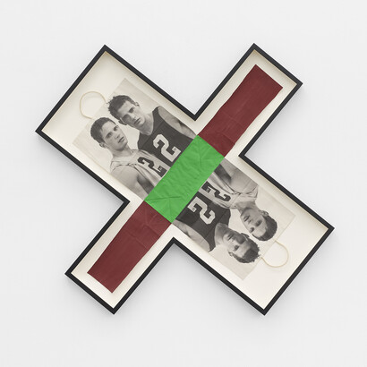 Gray Wielebinski, Theft and Love, 2023, Milk paint, chroma key paint on paper bag in artist frame, 45 x 45 inches, 114 x 114 cm.
Courtesy of the artist and The Hole