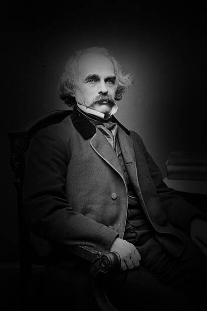 Nathaniel Hawthorne, escritor del Romanticismo Oscuro. Sus textos cargan imágenes con caminos oscuros y paisajes lúgubres