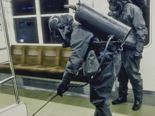 La liberación de sarín en la red subterránea dejó miles de heridos y marcó uno de los actos terroristas más impactantes de la historia contemporánea de Japón