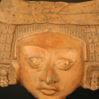 Cabeza antropomorfa femenina

Materiales: Cerámica

Clásico, Medio o Tardío 600- 900 d.C.

Medidas: 164 mm de alto