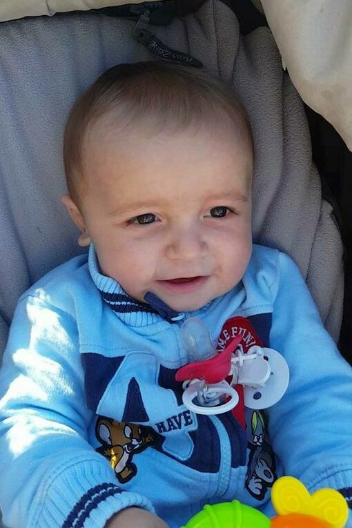 Abel de paseo en su carrito