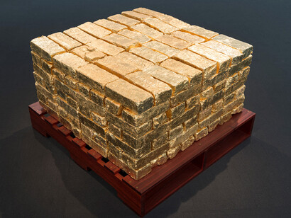 Amanda Williams, It's a Goldmine/Is the 
Gold Mine?, 2016, imitation gold metal 
leaf on salvaged Chicago brick, dimensions variable. Courtesy of the 
artist and Rhona Hoffman Gallery, photo by Nathan Keay. Courtesy of PAMM
 
