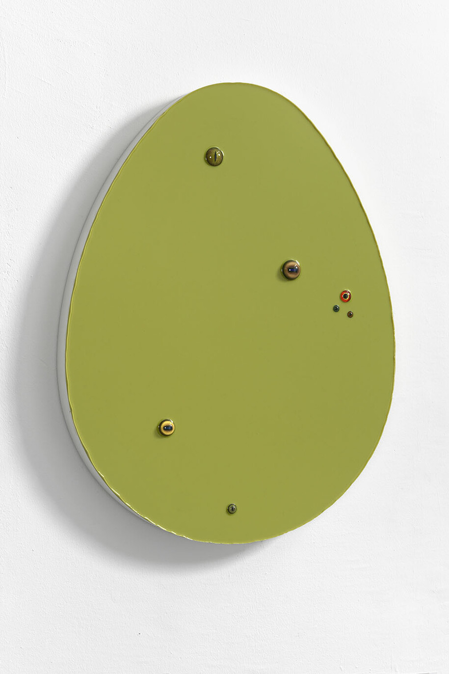 Thomas Grünfeld, Untitled (Egg / Green-Yellow), 2014, Vetro e resina epossidica su legno / Glass and epoxy resin on wood, 72 x 56 x 7 cm / 28 1/2 x 22 x 2 3/4 inches, Photo by Alessandro Zambianchi, Courtesy Massimo De Carlo, Milano/London    