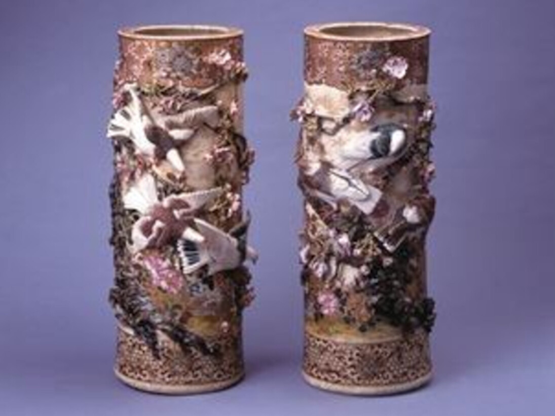 Kozan Miyagawa (I) / A Pair of Large Vases with Sculptural Relief of Cherry Blossoms and Pigeons / Early Meiji era / Tanabe Tetsundo Collection (on deposit in Kanagawa Prefectural Museum of Cultural History)