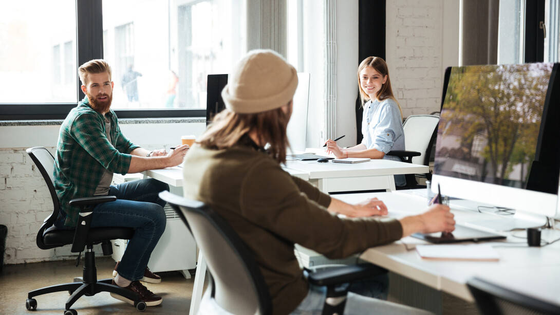 Muchas ofertas laborales actuales disfrazan condiciones injustas con títulos ambiguos que confunden a los postulantes