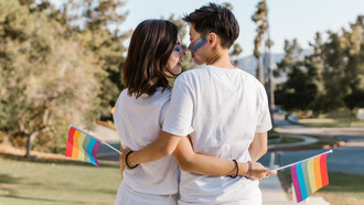 Casal homoafetivo composto por duas mulheres 