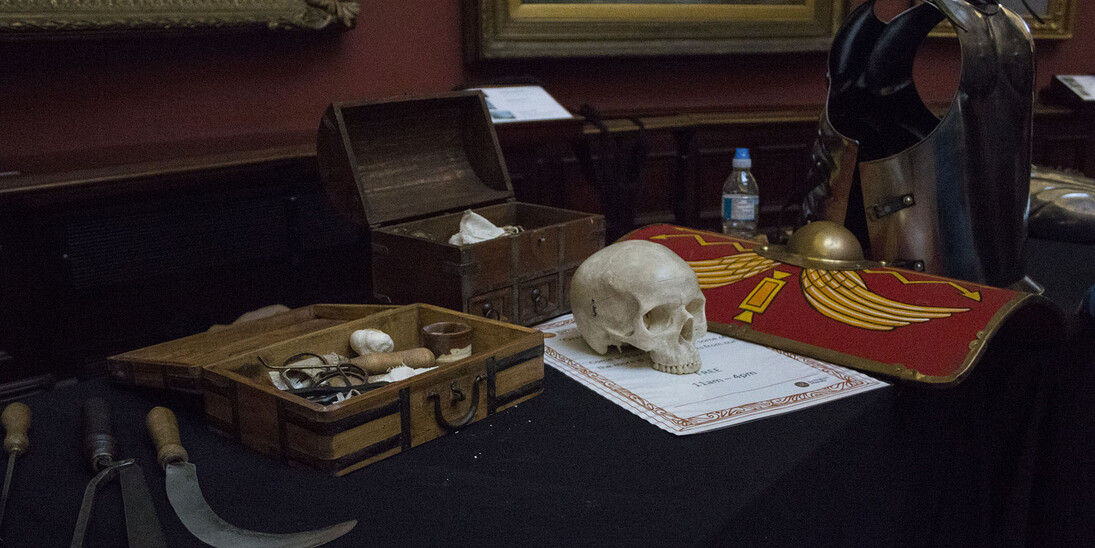 Object Handling. Courtesy of Birmingham Museum and Art Gallery 